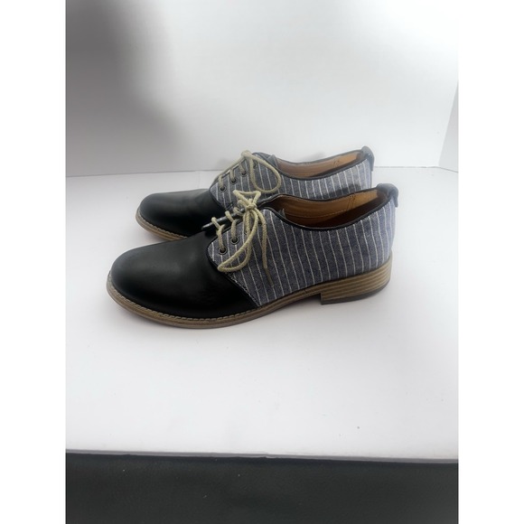 Clarks Women Zyris Toledo Canvas & Leather Oxford, Navy Blue Sz: 5 1/2 and UK 3 - Picture 1 of 11